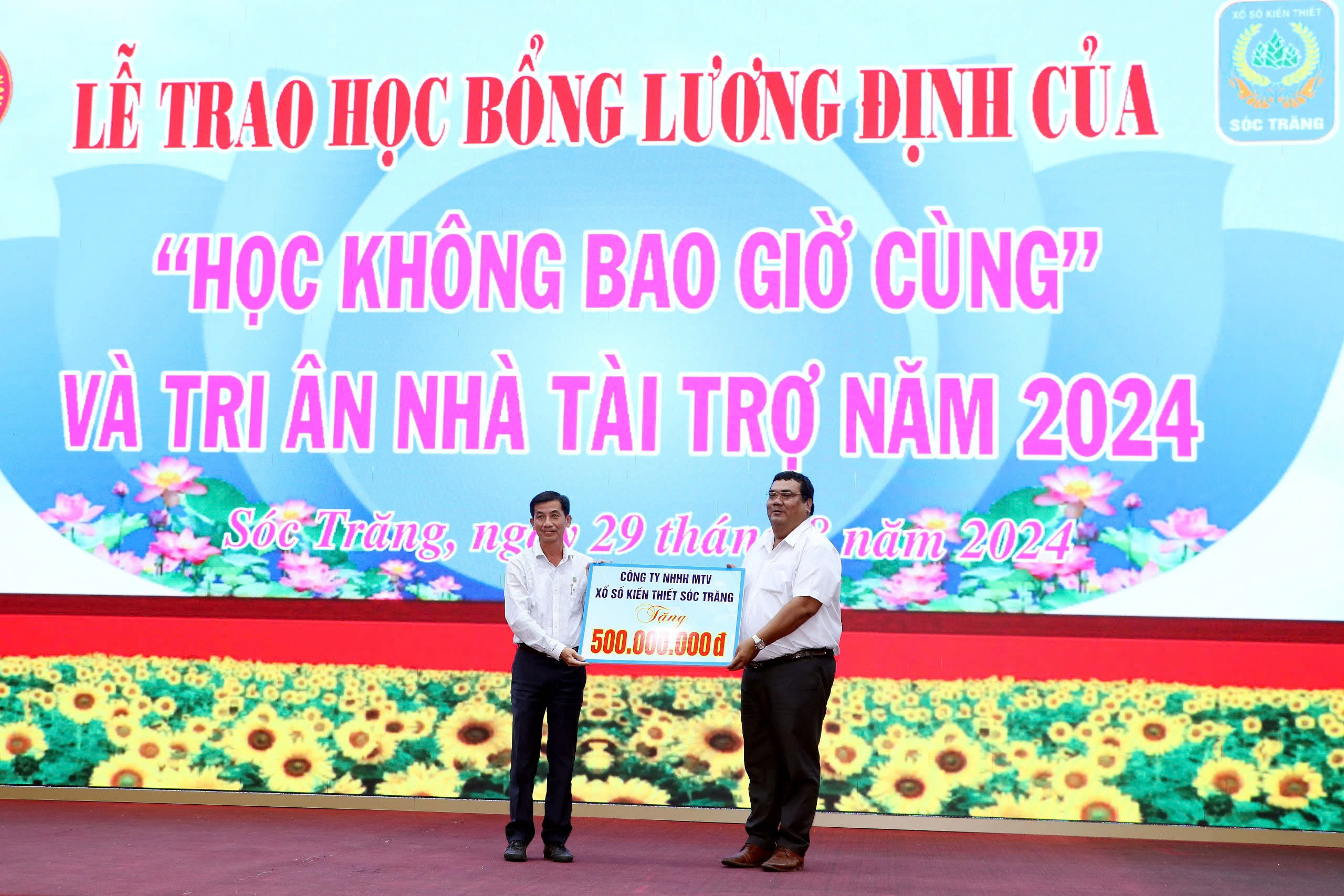 Công ty Xổ số Sóc Trăng trao học bổng Lương Định Của cho 570 học sinh, sinh viên tiêu biểu tại Sóc Trăng